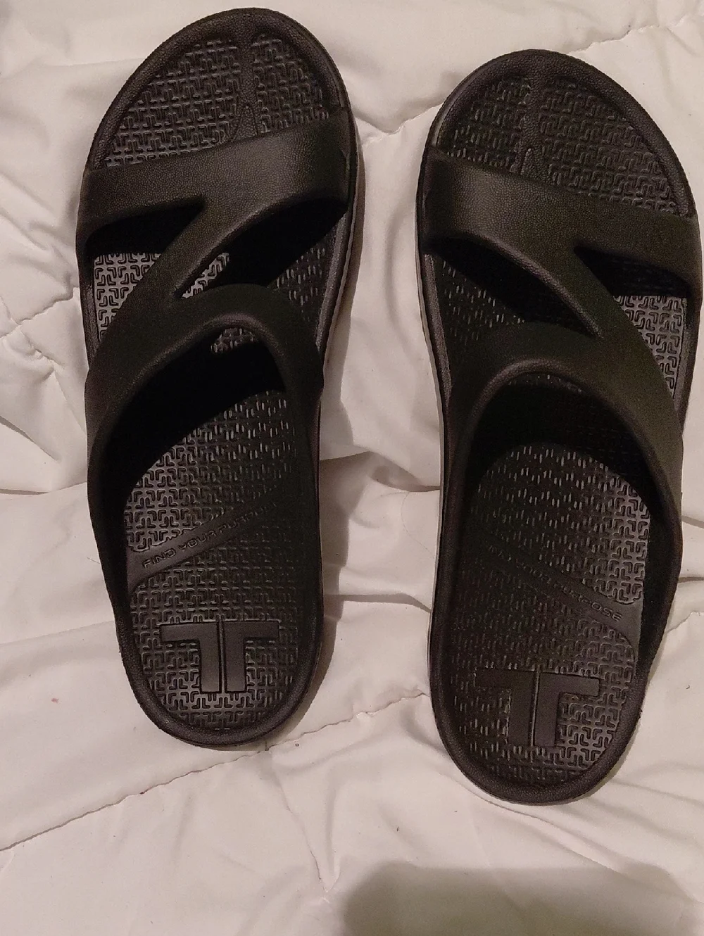 Telik RecoveryBlack Cross-Strap Slide Sandals